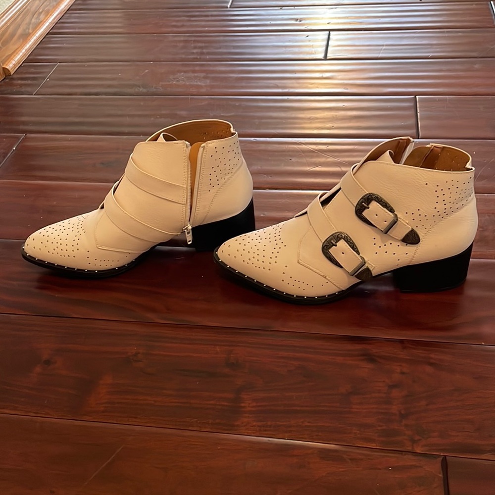 Never worn. Adorable booties.